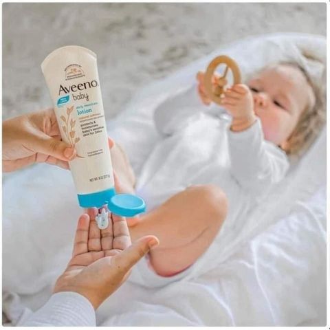 Sữa Dưỡng Ẩm Không Mùi Aveeno Baby 227g - Lotion An Toàn Cho Da Nhạy Cảm Của Bé, Từ Bột Yến Mạch Hữu Cơ, Cấp Ẩm Suốt 24 Giờ