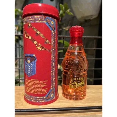 Nước hoa nữ Versace Red Jeans EDT 75ml - Hương thơm tươi trẻ, quyến rũ cho cô gái hiện đại