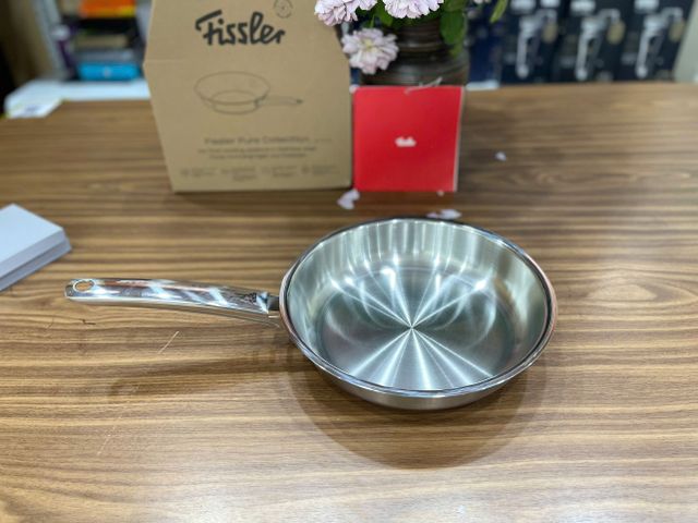 Chảo Fissler Pure Collection 24cm - Chảo Bếp Từ Cao Cấp, Chất Liệu Inox Tái Chế, Thiết Kế Hiện Đại