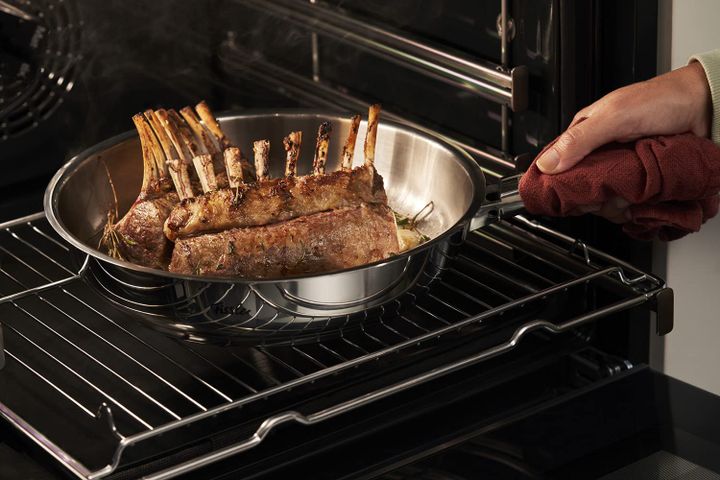 Chảo Inox Fissler Steelux Pro 24cm - Chảo Bếp Từ Chất Liệu Thép Không Gỉ, An Toàn Cho Lò Nướng và Máy Rửa Chén