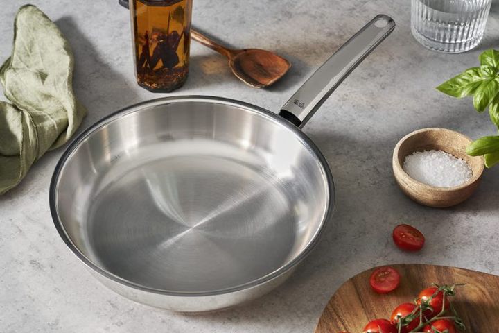 Chảo Inox Fissler Steelux Pro 24cm - Chảo Bếp Từ Chất Liệu Thép Không Gỉ, An Toàn Cho Lò Nướng và Máy Rửa Chén