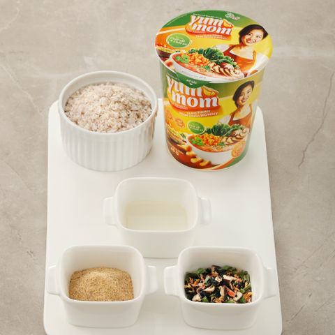 Thùng 24 ly cháo gạo lứt rong biển yến mạch Yummom - Giảm cân ăn liền tiện lợi cho sức khỏe và vị ngon tự nhiên