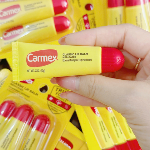 Son Dưỡng Môi Carmex Classic Lip Balm 10g - Bảo Vệ và Dưỡng Ẩm Môi Khô Nứt Nẻ, Cảm Giác Dịu Mát, Tiện Lợi Khi Mang Theo