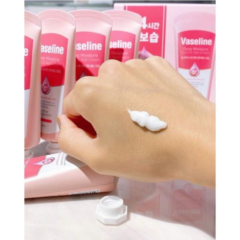 Kem Dưỡng Da Tay Vaseline Deep Moisture Hand & Nail Cream Và Móng giúp chăm sóc cho da tay mềm mại hơn 60ml