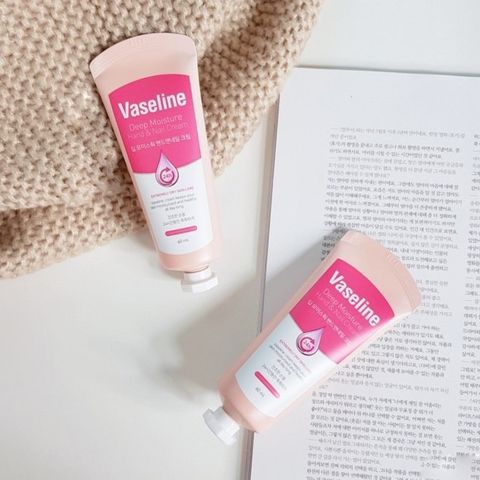 Kem Dưỡng Da Tay Vaseline Deep Moisture Hand & Nail Cream Và Móng giúp chăm sóc cho da tay mềm mại hơn 60ml