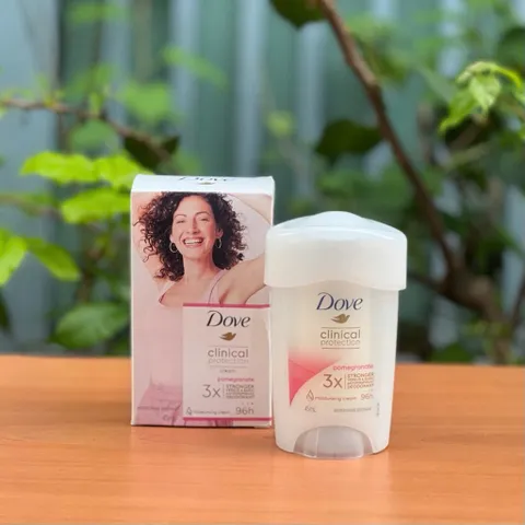 Lăn Khử Mùi Dove Lựu 45ml - Kháng Khuẩn, Dưỡng Ẩm, Không Gây Kích Ứng Da Nhạy Cảm, Đem Lại Hương Thơm Tươi Mát 96 Giờ