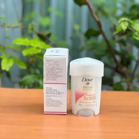 Lăn Khử Mùi Dove Lựu 45ml - Kháng Khuẩn, Dưỡng Ẩm, Không Gây Kích Ứng Da Nhạy Cảm, Đem Lại Hương Thơm Tươi Mát 96 Giờ