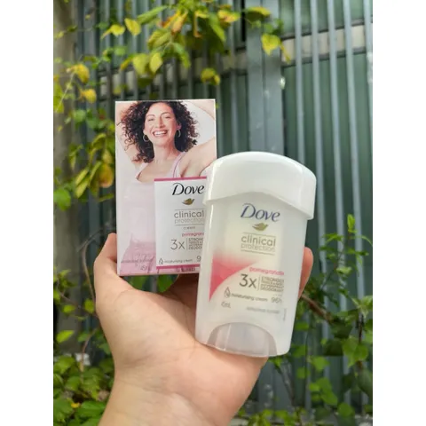 Lăn Khử Mùi Dove Lựu 45ml - Kháng Khuẩn, Dưỡng Ẩm, Không Gây Kích Ứng Da Nhạy Cảm, Đem Lại Hương Thơm Tươi Mát 96 Giờ