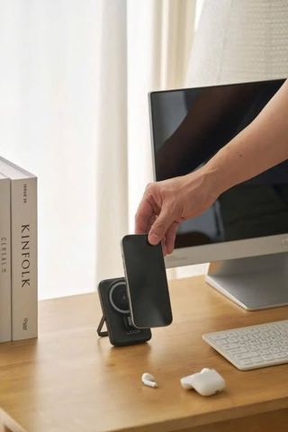 Sạc Không Dây Từ Tính 2Lock Korea 10000 mAh - Sạc Nhanh, Hút Nam Châm Mạnh, Sạc Cùng Lúc 3 Thiết Bị, Hỗ Trợ iPhone, Apple Watch