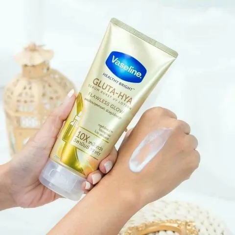 Sữa Dưỡng Thể Body Vaseline 10X Healthy Bright Gluta HYA 300ml