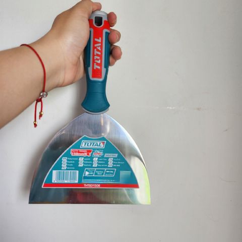 Bay sủi sơn Total THT831506 150mm - Dụng cụ làm phẳng bề mặt thép không gỉ, tay cầm chống trượt, chất lượng cao cho xây dựng và sửa chữa.