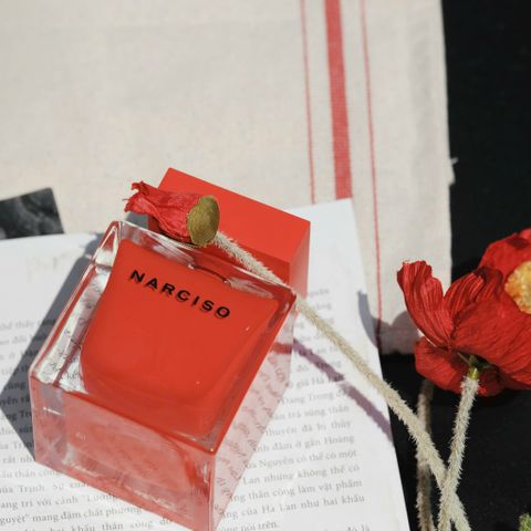 Nước Hoa Nữ Narciso Rodriguez Rouge EDP 10ml - Hương Hoa Cỏ Gỗ Quyến Rũ, Sang Trọng, Phong Cách Bí Ẩn