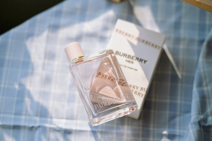 Nước Hoa Nữ Burberry Her Eau de Parfum 10ml - Hương Hoa Quả Ngọt Ngào, Phong Cách Nữ Tính, Quà Tặng Sang Trọng