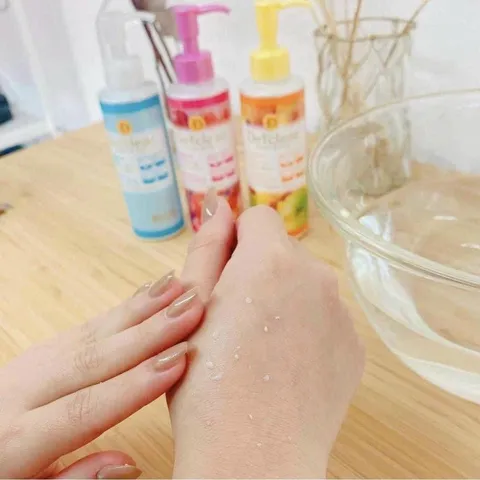Gel Tẩy Tế Bào Chết Detclear Bright and Peel Nhật Bản 180ml - Hiệu Quả Làm Sạch Da, Giúp Da Trắng Sáng Và Mịn Màng