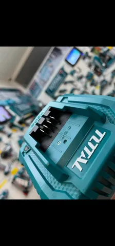 Đế Sạc Nhanh Total TFCLI20411 Chính Hãng - Sạc Pin 20V Hỗ Trợ 220V-240V, Thời Gian Sạc Nhanh 0,5-1 Giờ
