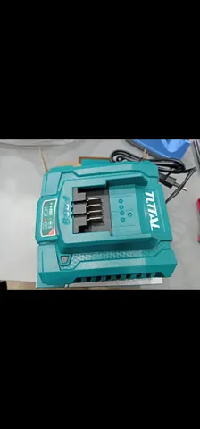 Đế Sạc Nhanh Total TFCLI20411 Chính Hãng - Sạc Pin 20V Hỗ Trợ 220V-240V, Thời Gian Sạc Nhanh 0,5-1 Giờ