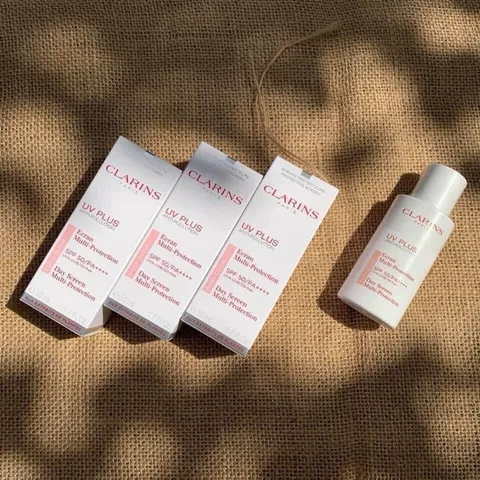 [ BILL US ]  Kem Chông Năng CLA-RIN Rosy Glow ban cu 50ml best-seller