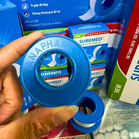 Băng keo lụa y tế SUREMED 1.25cm x 4m - Băng dính lụa chống dị ứng, giúp cố định băng gạc và thiết bị y tế