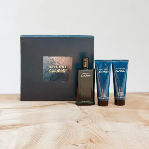 Set nước hoa nam Davidoff Cool Water Man gồm 1 nước hoa EDT 125ml + 1 sữa tắm 75ml + 1 dưỡng da sau cạo râu 75ml