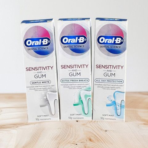 Kem đánh răng Oral-B Sensitive and Gum có 3 loại