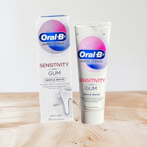 Kem đánh răng Oral-B Sensitive and Gum có 3 loại