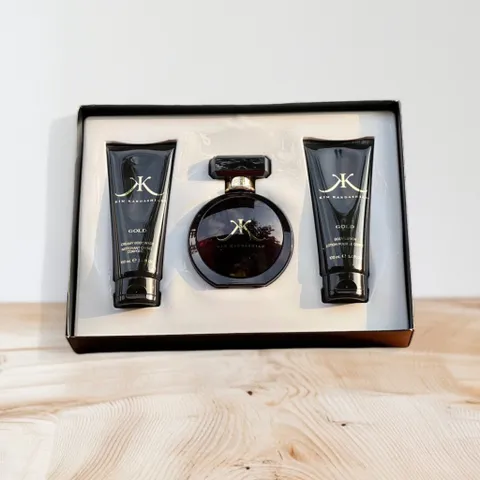 Set Nước Hoa Nữ Kim Kardashian Gold gồm nước hoa 100ml + body lotion 100ml + creamy body wash 100ml