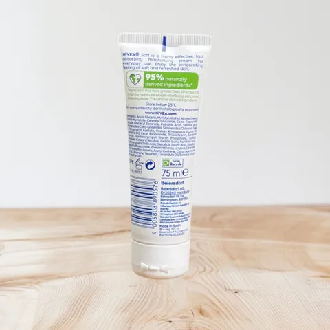 Kem dưỡng ẩm làm mềm da Nivea Soft Refreshing Moisturizing Cream Face Body Hands 75ml
