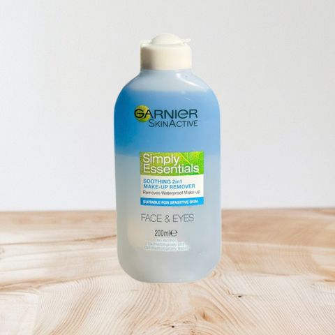 Nước tẩy trang Garnier SkinActive Simply Essentials 2in1 Dịu Nhẹ Cho Mặt & Mắt 200ml - Tẩy Trang Hiệu Quả, An Toàn Cho Da