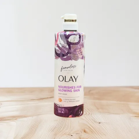 Sữa tắm Olay Fearless Nourishes For Glowing skin body wash 591ml hàng Mỹ