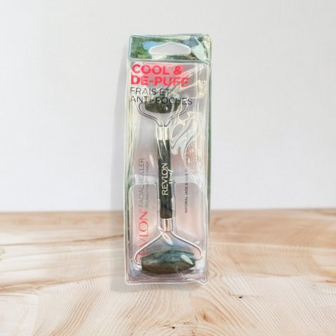 Thanh lăn matxa mặt và mắt Revlon Jade Facial Roller