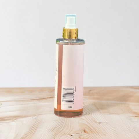 Xịt thơm toàn thân Vera Wang Princess 250ml - Nước hoa body mist mang phong cách nữ tính và quyến rũ, món quà hoàn hảo cho các tín đồ yêu thích sắc đẹp.