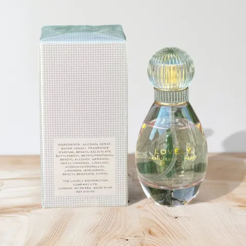 Nước hoa nữ Sarah Jessica Parker Lovely EDP 30ml - Hương thơm ngọt ngào, nữ tính, hoàn hảo cho mọi dịp sử dụng