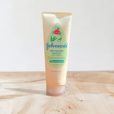 Kem Dưỡng Ẩm Johnson's Baby Creamy Oil 236ml với Lô Hội & Vitamin E - Bảo Vệ Da Mỏng Manh, Dưỡng 24 Giờ, An Toàn Cho Trẻ Em & Người Lớn