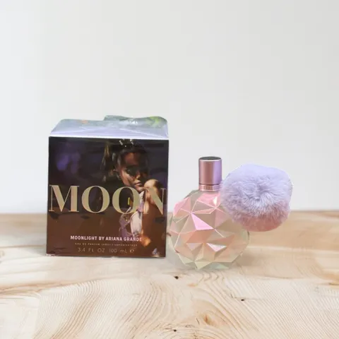 Nước hoa nữ Ariana Grande Moonlight EDP 100ml - Hương thơm quyến rũ, phù hợp cho mọi dịp, quà tặng đặc biệt cho fan.