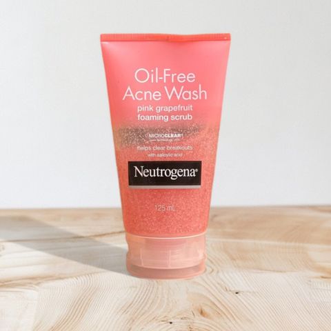 Sữa rửa mặt Neutrogena Oil Free Acne Wash Pink Grapefruit Foaming Scrub