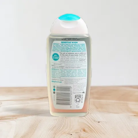 Dung dịch vệ sinh phụ nữ Femfresh Sensitive Wash 250ml