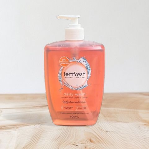 Dung dịch vệ sinh phụ nữ Femfresh Intimate Skin Care Daily Wash 600ml - Màu cam, An toàn, Dùng hàng ngày, Giữ gìn vệ sinh cá nhân