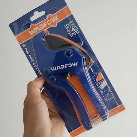 Kéo cắt ống PVC 203mm Wadfow WPC54642 - Dụng cụ cắt ống nhựa sắc bén, an toàn, lý tưởng cho thợ sửa ống nước và thi công dân dụng.