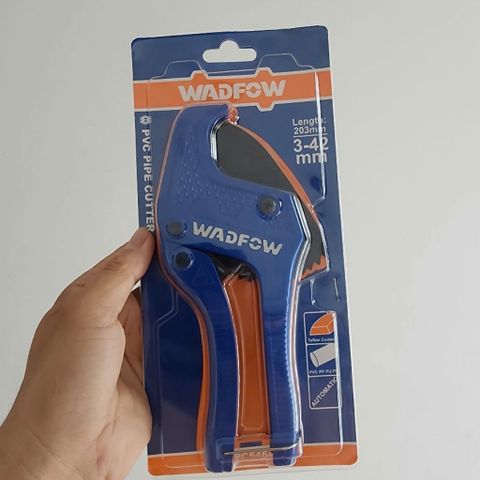 Kéo cắt ống PVC 203mm Wadfow WPC54642 - Dụng cụ cắt ống nhựa sắc bén, an toàn, lý tưởng cho thợ sửa ống nước và thi công dân dụng.
