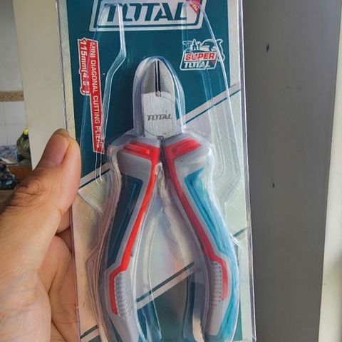 Kìm cắt mini Total THTMN356 - 115mm, chất lượng cao, thiết kế nhỏ gọn, lý tưởng cho sửa chữa điện tử và DIY