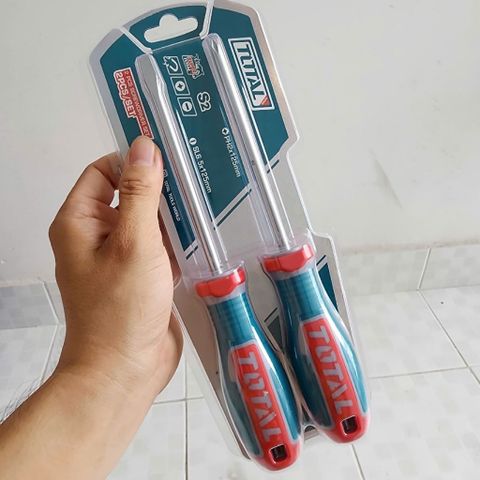 Bộ 2 Tua Vít Total TKSDS0226 - Tua Vít Dẹp và Bake Cán Nhựa Chống Trượt, Thép CR-V Bền Bỉ Siêu Tiện Dụng Cho Gia Đình