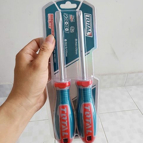 Bộ 2 Tua Vít Total TKSDS0226 - Tua Vít Dẹp và Bake Cán Nhựa Chống Trượt, Thép CR-V Bền Bỉ Siêu Tiện Dụng Cho Gia Đình