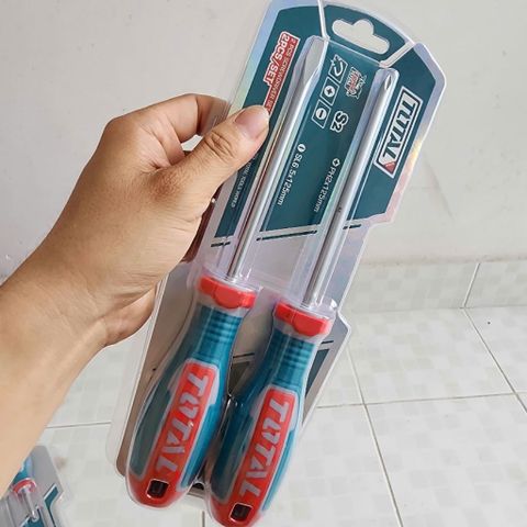 Bộ 2 Tua Vít Total TKSDS0226 - Tua Vít Dẹp và Bake Cán Nhựa Chống Trượt, Thép CR-V Bền Bỉ Siêu Tiện Dụng Cho Gia Đình