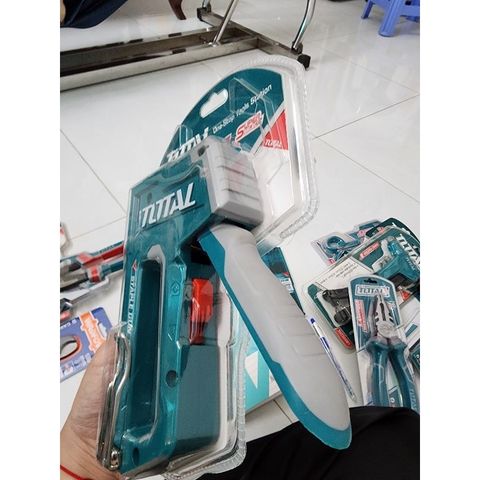 Kìm Bấm Ghim 2 Trong 1 TOTAL THT31146 - Dụng Cụ Tiện Ích Điều Chỉnh Lực Bấm, Phù Hợp Với Ghim Bê Tông
