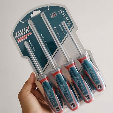 Bộ 4 Tua Vít TOTAL TKSDS0426 - Tua Vít Bake và Dẹp CR-V Chất Lượng Cao, Tay Cầm Chống Trượt, Tiện Dụng cho Sửa Chữa Gia Đình