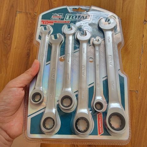 Bộ 6 Cờ Lê Vòng Miệng Tự Động TOTAL THT102RK566 - Chất Liệu Cr-V Bóng Đẹp, Kích Thước 8-17mm, Thiết Kế 2 Chiều Tiện Lợi