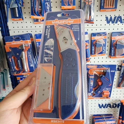 Dao Gập Tiện Dụng WADFOW WSK9419 - Lưỡi 61x19mm Sắc Bén, Thiết Kế Gấp Gọn, Tặng 5 Lưỡi Dự Phòng Chính Hãng