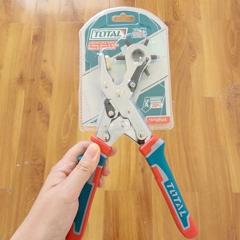 Kìm Đục Lỗ Vải Da TOTAL THT33526 - Tiết Kiệm 30% Sức Lực - Tay Cầm PVC Thoải Mái, Kích Thước Lỗ 2.5mm Đến 5mm