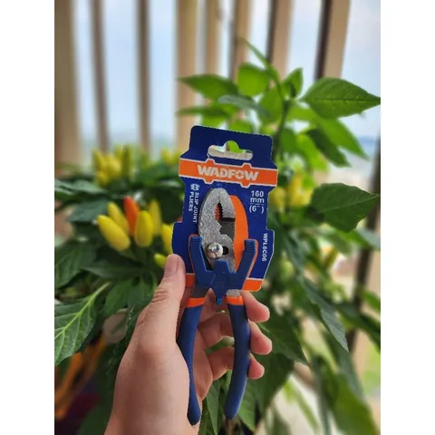 Kìm Trượt 6 Inch WADFOW WPL6C06 - Dụng cụ cắt cáp thép cứng bọc nhựa, thiết kế gọn nhẹ, chống gỉ, tiện dụng cho người dùng.