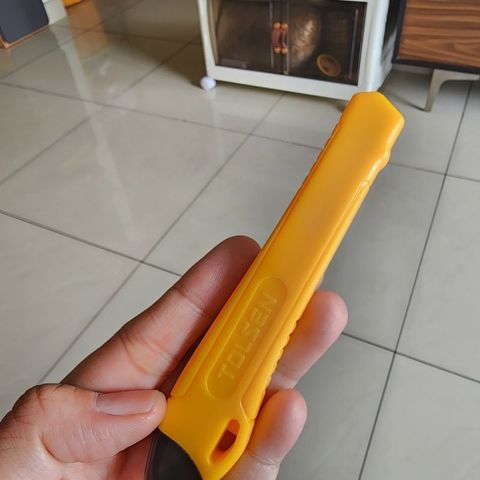 Dao Rọc Giấy TOLSEN 30080 - Lưỡi 9mm Sắc Bén Nhỏ Gọn, Cắt Ngọt, Thao Tác Dễ Dàng - Dụng Cụ Văn Phòng Chính Hãng